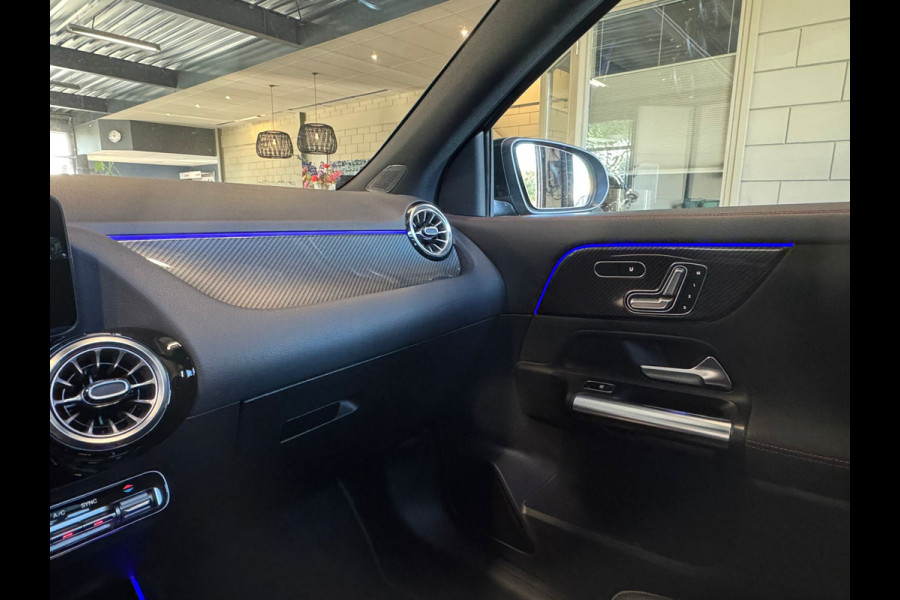 Mercedes-Benz GLA 180 Business Solution AMG Automaat/Panoramadak/LED/Keyless/Widescreen