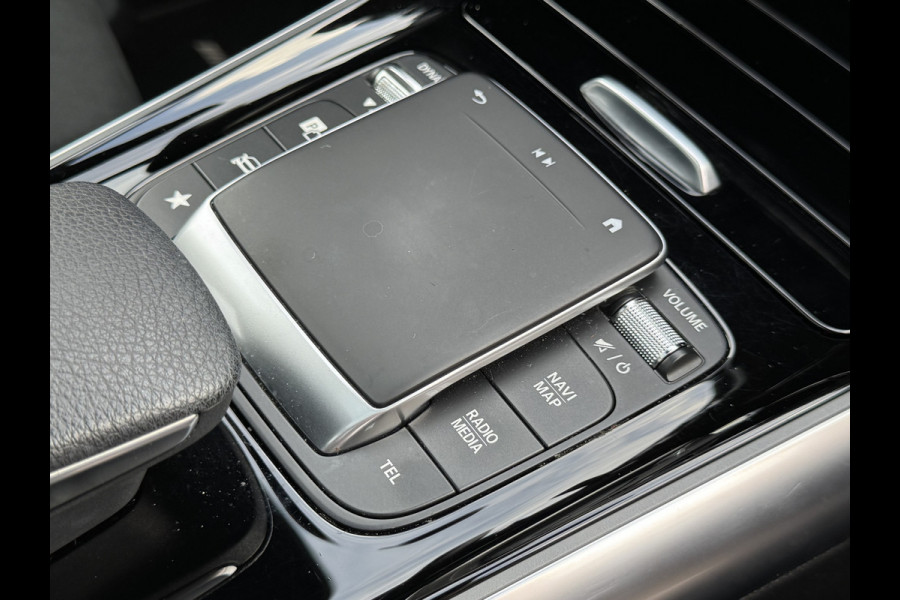 Mercedes-Benz GLA 180 Business Solution AMG Automaat/Panoramadak/LED/Keyless/Widescreen