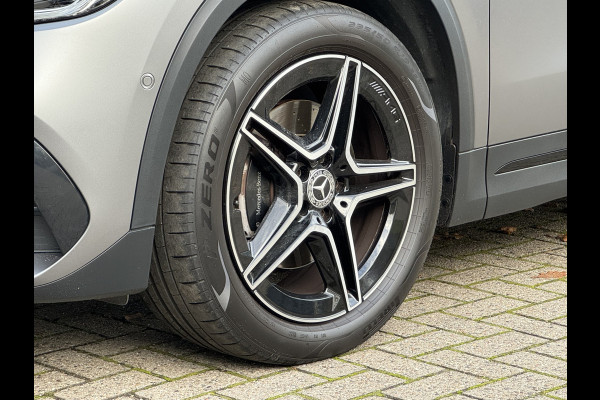 Mercedes-Benz GLA 180 Business Solution AMG Automaat/Panoramadak/LED/Keyless/Widescreen