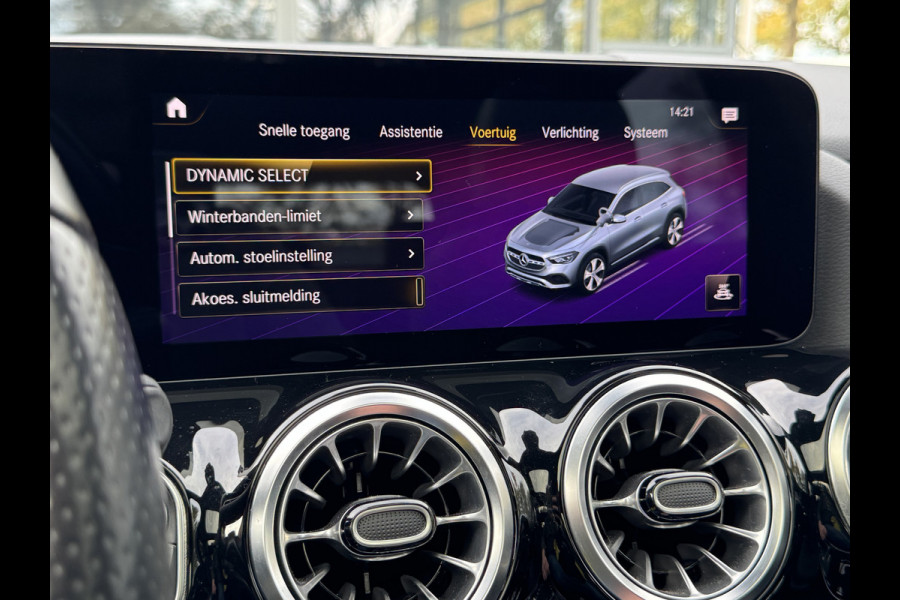 Mercedes-Benz GLA 180 Business Solution AMG Automaat/Panoramadak/LED/Keyless/Widescreen