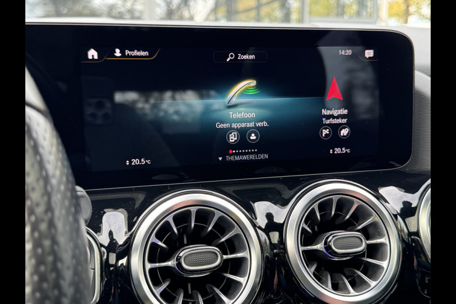 Mercedes-Benz GLA 180 Business Solution AMG Automaat/Panoramadak/LED/Keyless/Widescreen