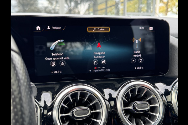 Mercedes-Benz GLA 180 Business Solution AMG Automaat/Panoramadak/LED/Keyless/Widescreen