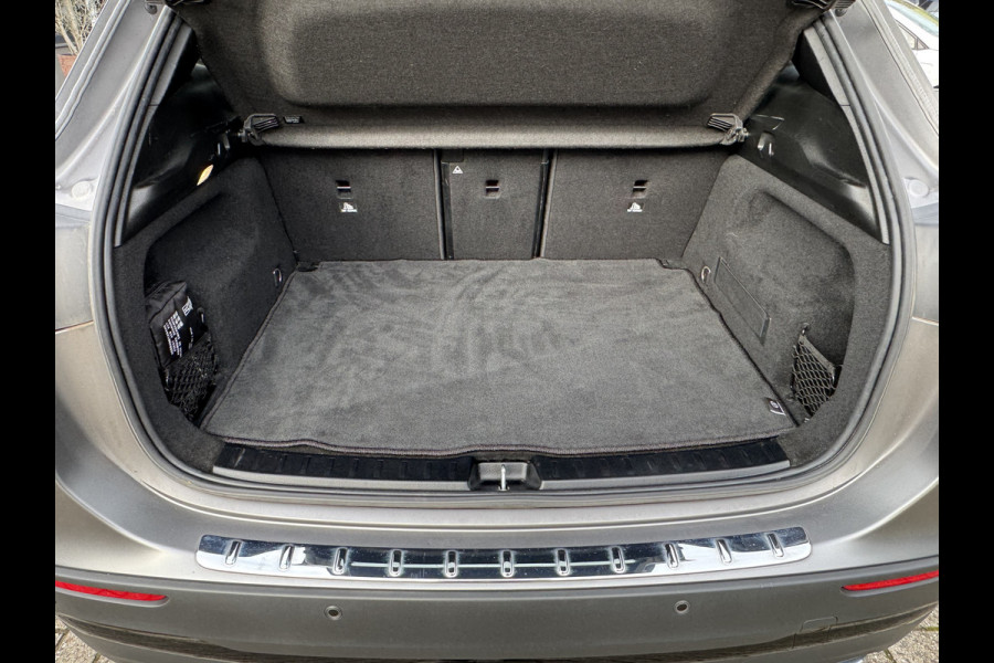 Mercedes-Benz GLA 180 Business Solution AMG Automaat/Panoramadak/LED/Keyless/Widescreen