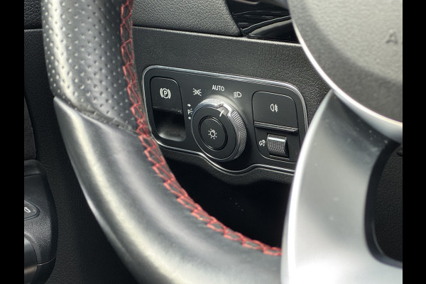 Mercedes-Benz GLA 180 Business Solution AMG Automaat/Panoramadak/LED/Keyless/Widescreen