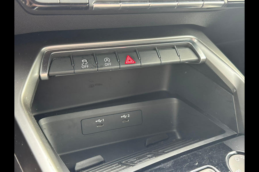 Audi A3 Sportback 30 TFSI Business edition Automaat/VTcockpit/Trekhaak/Led/Cruise/PDC