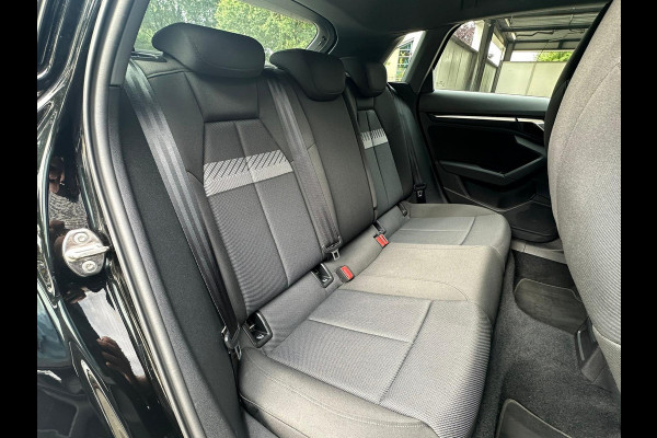 Audi A3 Sportback 30 TFSI Business edition Automaat/VTcockpit/Trekhaak/Led/Cruise/PDC