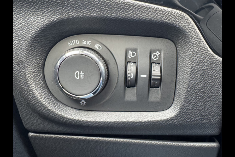 Opel Corsa 1.2 Edition Airco/Cruise control/Elk-pakket/Audio/CV