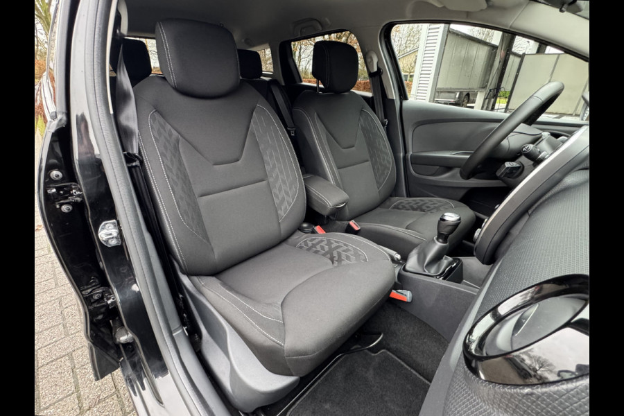 Renault Clio Estate 0.9 TCe Limited Navigatie/Trekhaak/Dab/Cruise/PDC/Getint glas  APK t/m 18-10-2027