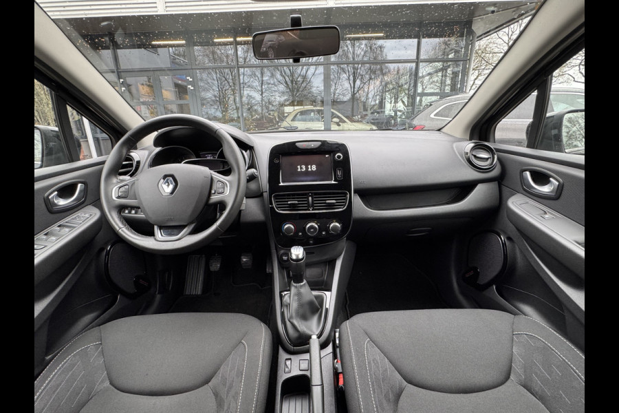 Renault Clio Estate 0.9 TCe Limited Navigatie/Trekhaak/Dab/Cruise/PDC/Getint glas  APK t/m 18-10-2027