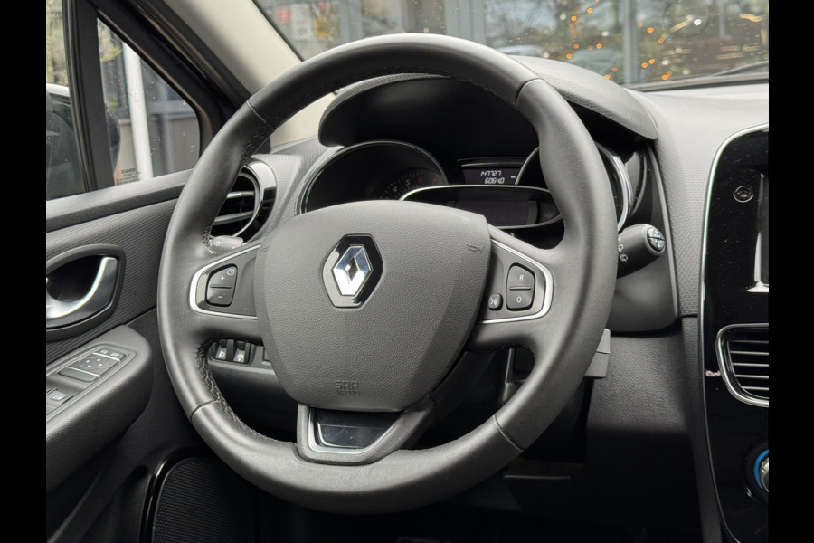 Renault Clio Estate 0.9 TCe Limited Navigatie/Trekhaak/Dab/Cruise/PDC/Getint glas  APK t/m 18-10-2027