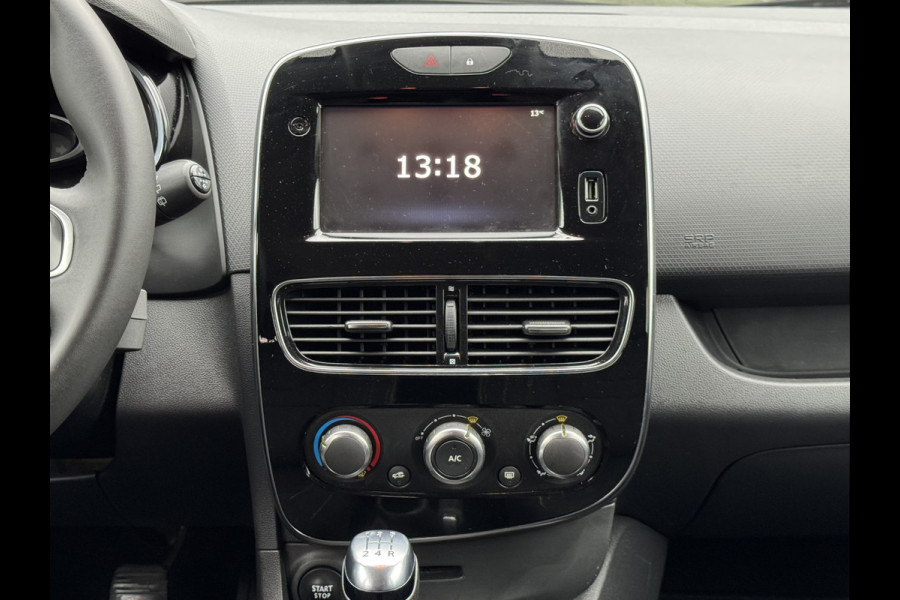 Renault Clio Estate 0.9 TCe Limited Navigatie/Trekhaak/Dab/Cruise/PDC/Getint glas  APK t/m 18-10-2027