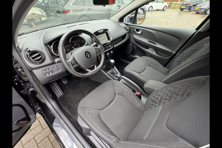Renault Clio Estate 0.9 TCe Limited Navigatie/Trekhaak/Dab/Cruise/PDC/Getint glas  APK t/m 18-10-2027