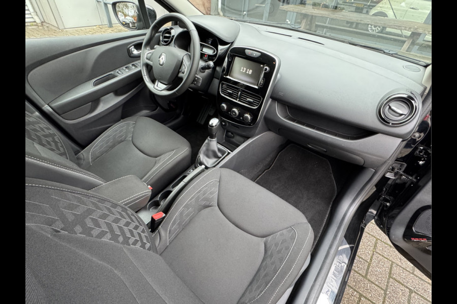 Renault Clio Estate 0.9 TCe Limited Navigatie/Trekhaak/Dab/Cruise/PDC/Getint glas  APK t/m 18-10-2027