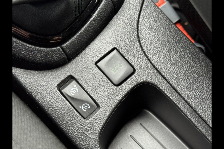 Renault Clio Estate 0.9 TCe Limited Navigatie/Trekhaak/Dab/Cruise/PDC/Getint glas  APK t/m 18-10-2027