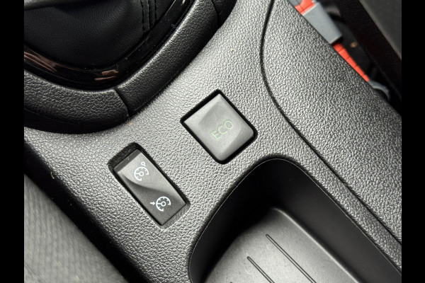 Renault Clio Estate 0.9 TCe Limited Navigatie/Trekhaak/Dab/Cruise/PDC/Getint glas  APK t/m 18-10-2027