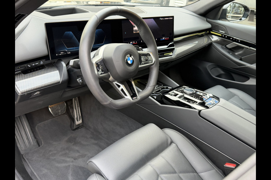 BMW 5 Serie Touring 540d xDrive M-Sport FULL OPTION Leer/Pano/Camera/Trekhaak/ 21 inch