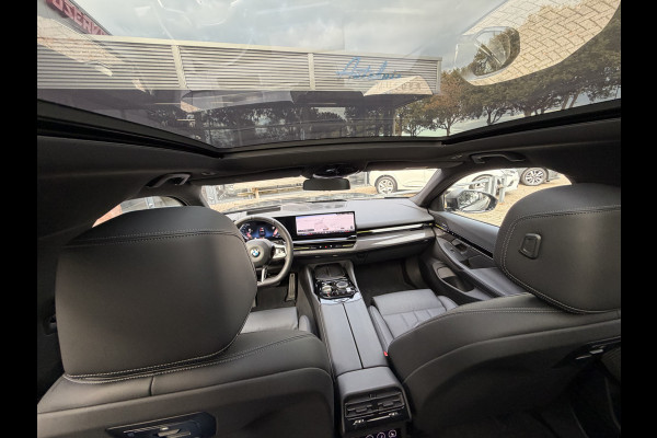 BMW 5 Serie Touring 540d xDrive M-Sport FULL OPTION Leer/Pano/Camera/Trekhaak/ 21 inch