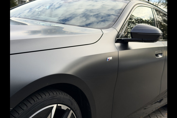 BMW 5 Serie Touring 540d xDrive FULL OPTION Leer/Pano/Camera/Trekhaak/ 21 inch
