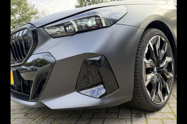 BMW 5 Serie Touring 540d xDrive FULL OPTION Leer/Pano/Camera/Trekhaak/ 21 inch