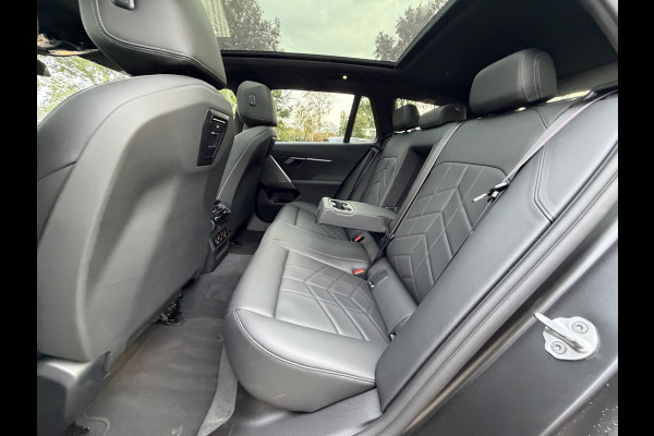 BMW 5 Serie Touring 540d xDrive FULL OPTION Leer/Pano/Camera/Trekhaak/ 21 inch