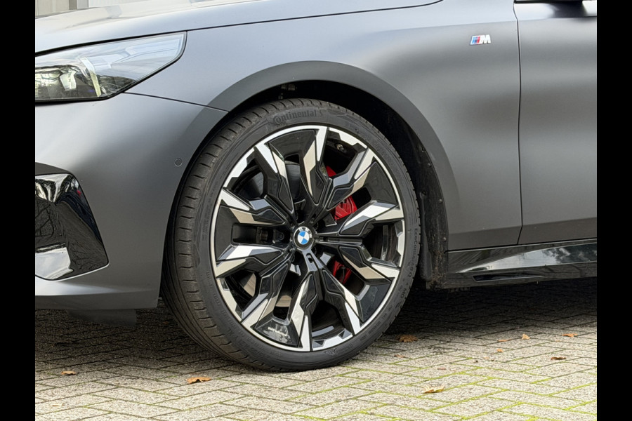 BMW 5 Serie Touring 540d xDrive FULL OPTION Leer/Pano/Camera/Trekhaak/ 21 inch