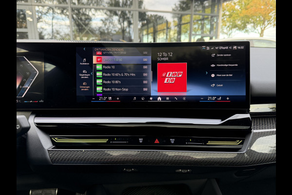 BMW 5 Serie Touring 540d xDrive FULL OPTION Leer/Pano/Camera/Trekhaak/ 21 inch