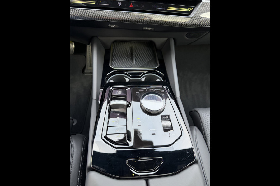 BMW 5 Serie Touring 540d xDrive FULL OPTION Leer/Pano/Camera/Trekhaak/ 21 inch