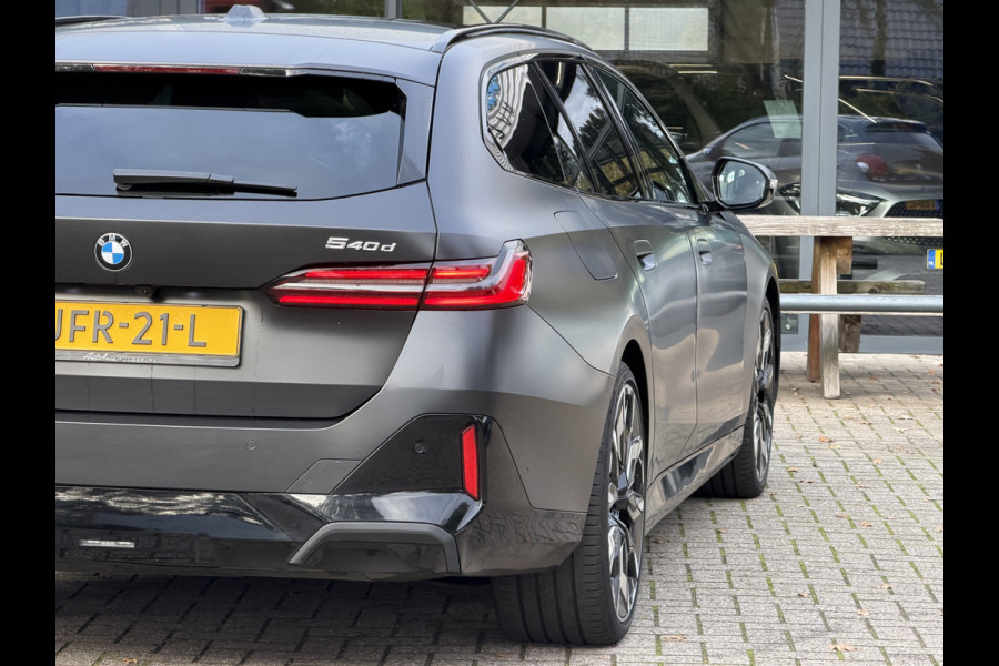 BMW 5 Serie Touring 540d xDrive FULL OPTION Leer/Pano/Camera/Trekhaak/ 21 inch