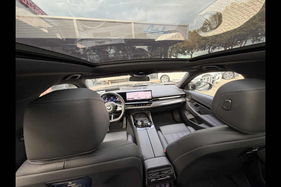 BMW 5 Serie Touring 540d xDrive FULL OPTION Leer/Pano/Camera/Trekhaak/ 21 inch