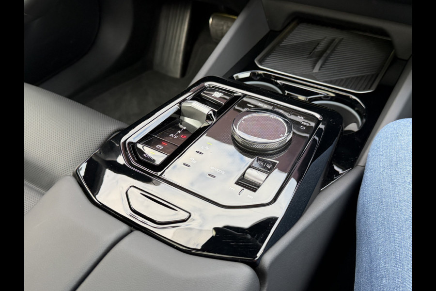 BMW 5 Serie Touring 540d xDrive FULL OPTION Leer/Pano/Camera/Trekhaak/ 21 inch