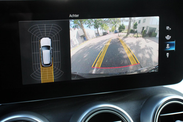 Mercedes-Benz GLC 300e 4-MATIC Business AMG Night Pack | Full LED | Trekhaak | Navigatie | PDC | Camera | MBUX