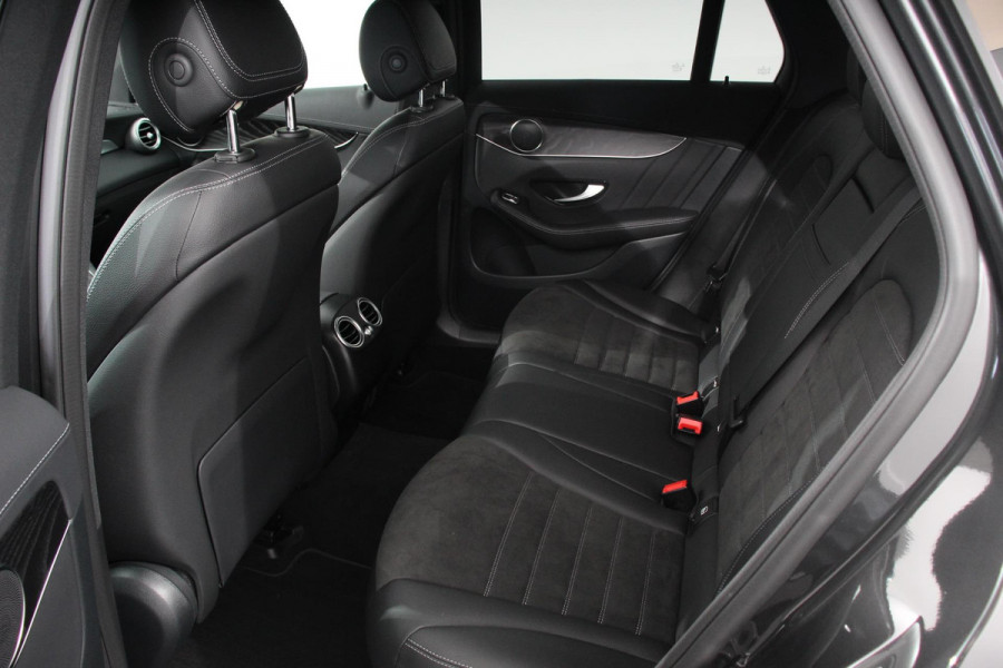 Mercedes-Benz GLC 300e 4-MATIC Business AMG Night Pack | Full LED | Trekhaak | Navigatie | PDC | Camera | MBUX