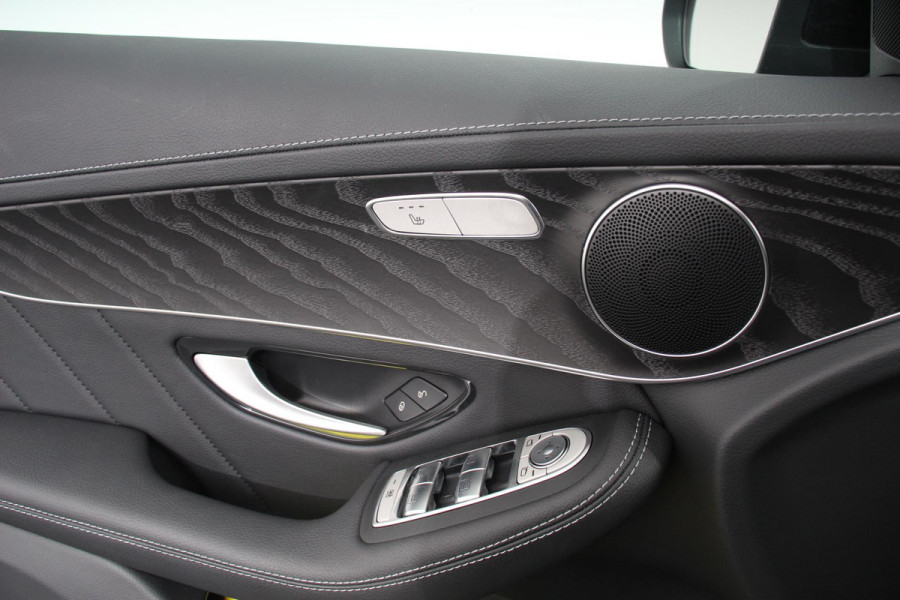 Mercedes-Benz GLC 300e 4-MATIC Business AMG Night Pack | Full LED | Trekhaak | Navigatie | PDC | Camera | MBUX