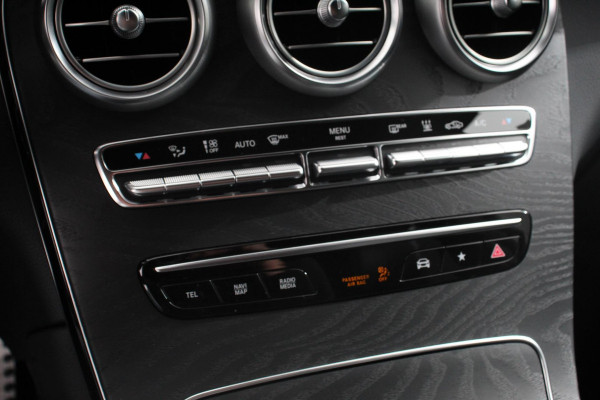 Mercedes-Benz GLC 300e 4-MATIC Business AMG Night Pack | Full LED | Trekhaak | Navigatie | PDC | Camera | MBUX