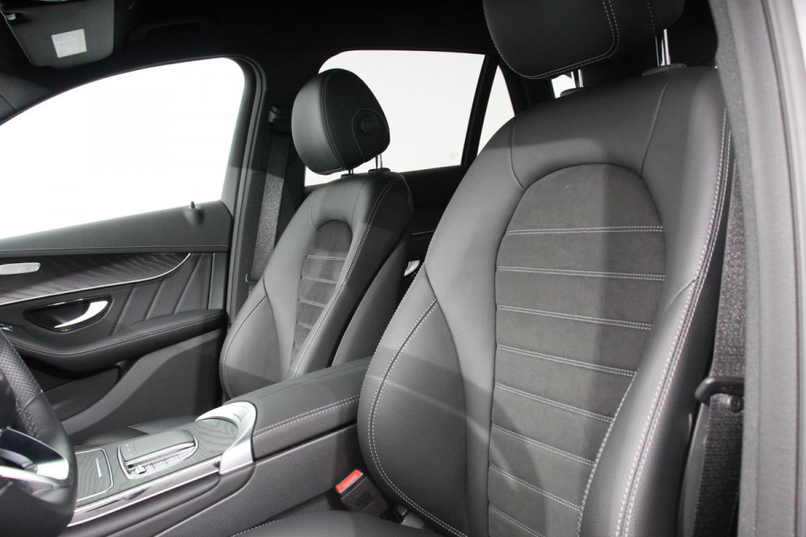 Mercedes-Benz GLC 300e 4-MATIC Business AMG Night Pack | Full LED | Trekhaak | Navigatie | PDC | Camera | MBUX