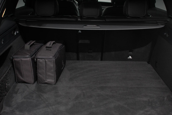 Mercedes-Benz GLC 300e 4-MATIC Business AMG Night Pack | Full LED | Trekhaak | Navigatie | PDC | Camera | MBUX