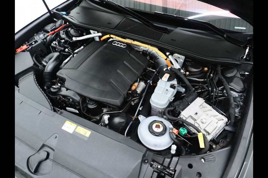 Audi A6 Avant 55 TFSI e quattro Competition | Panoramadak | RS Stoelen | Chameleon | Sfeerverlichting | Adaptive Cruise