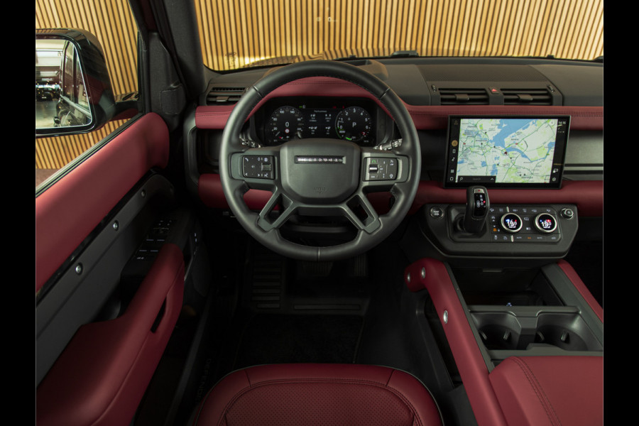 Land Rover Defender 110 2.0 P300e 110 X-Dynamic HSE ROOD LEDER