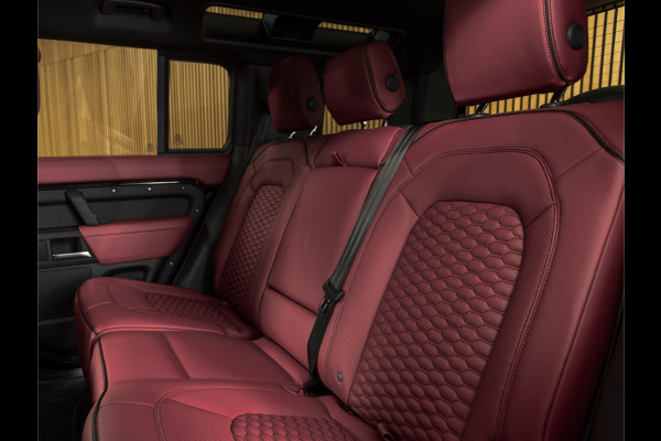 Land Rover Defender 110 2.0 P300e 110 X-Dynamic HSE ROOD LEDER