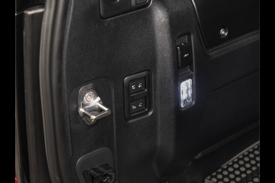 Land Rover Defender 110 2.0 P300e 110 X-Dynamic HSE ROOD LEDER