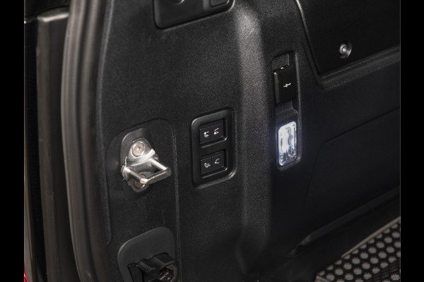 Land Rover Defender 110 2.0 P300e 110 X-Dynamic HSE ROOD LEDER