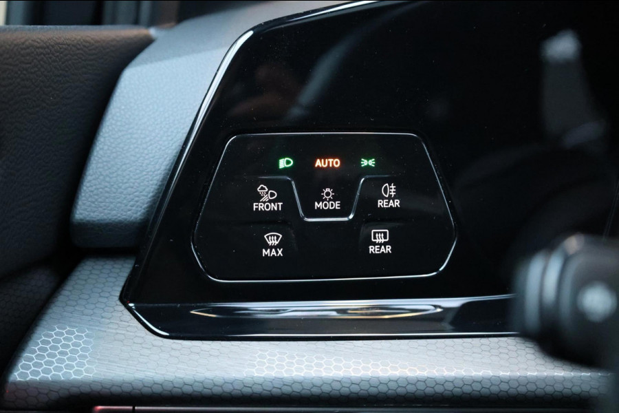 Volkswagen Golf 2.0 TSI GTI Clubsport 420+PK IQ/PANO/HUD/HALF LEER+ALCANTARA+S.VERWARMING/19"/CAM/LINE/ACC/ECC/12 MND GARANTIE!