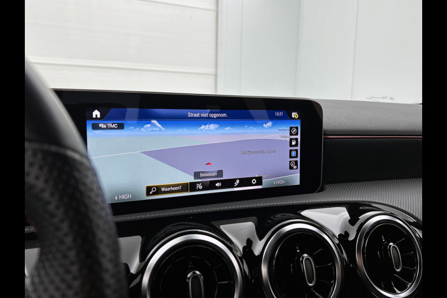 Mercedes-Benz A-Klasse 160 Advantage | AMG-line | Achteruitrijcamera | Lichtmetalen velgen | Navigatie | Parking support | Inclusief 24 maanden MB Certified garantie voor Europa.