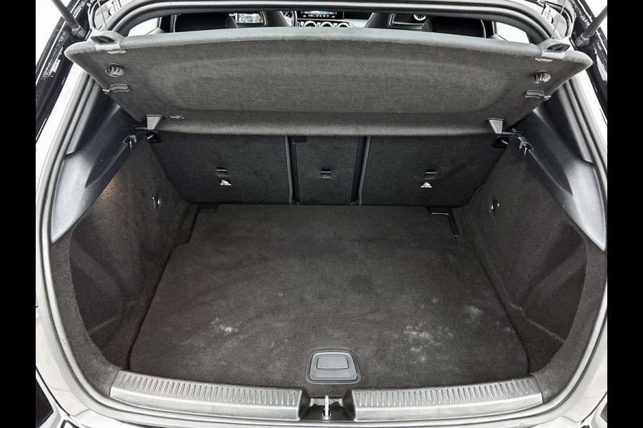 Mercedes-Benz A-Klasse 160 Advantage | AMG-line | Achteruitrijcamera | Lichtmetalen velgen | Navigatie | Parking support | Inclusief 24 maanden MB Certified garantie voor Europa.