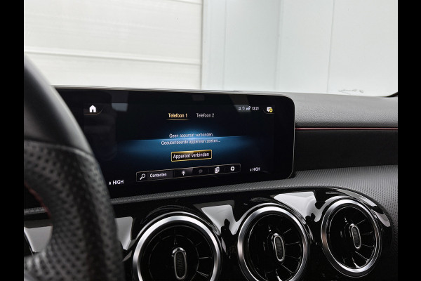 Mercedes-Benz A-Klasse 160 Advantage | AMG-line | Achteruitrijcamera | Lichtmetalen velgen | Navigatie | Parking support | Inclusief 24 maanden MB Certified garantie voor Europa.