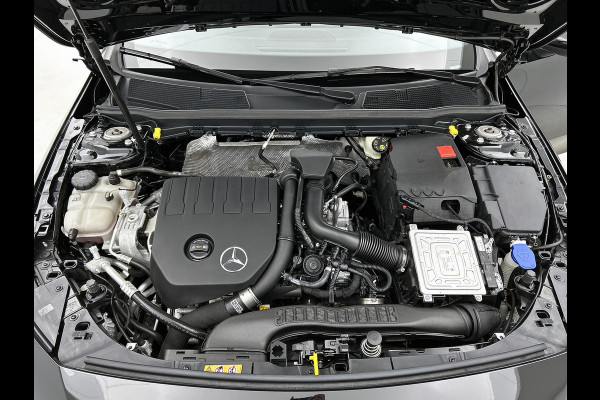 Mercedes-Benz A-Klasse 160 Advantage | AMG-line | Achteruitrijcamera | Lichtmetalen velgen | Navigatie | Parking support | Inclusief 24 maanden MB Certified garantie voor Europa.