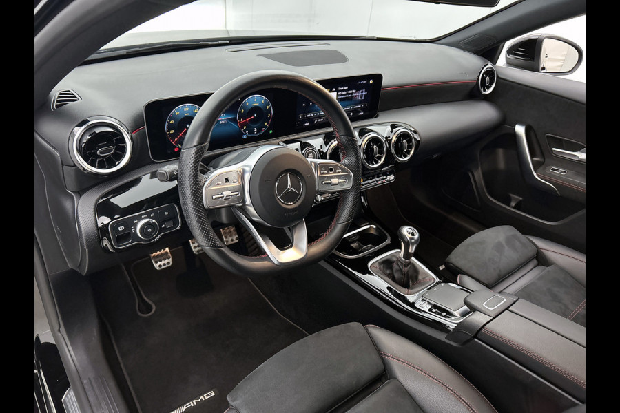 Mercedes-Benz A-Klasse 160 Advantage | AMG-line | Achteruitrijcamera | Lichtmetalen velgen | Navigatie | Parking support | Inclusief 24 maanden MB Certified garantie voor Europa.