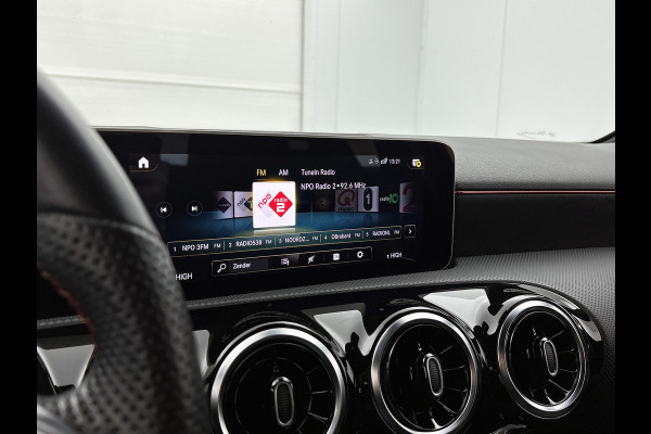 Mercedes-Benz A-Klasse 160 Advantage | AMG-line | Achteruitrijcamera | Lichtmetalen velgen | Navigatie | Parking support | Inclusief 24 maanden MB Certified garantie voor Europa.