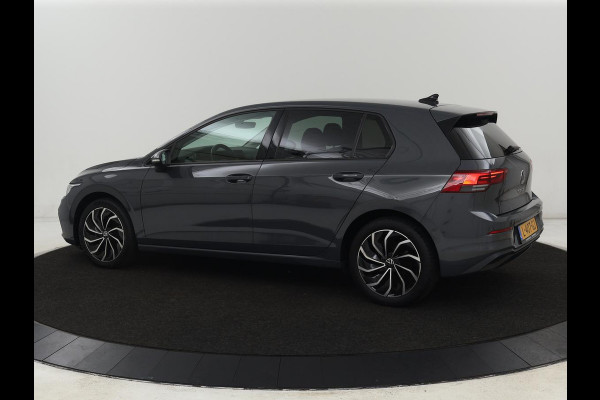 Volkswagen Golf 1.0 eTSI Life Business | Stoelverwarming | Massage | Carplay | Adaptive cruise | Sfeerverlichting | Navigatie | Park Assist | Getint glas | Full LED