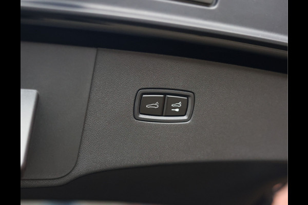 Porsche Cayenne Coupé 3.0 E-Hybrid | Sport Chrono - Passenger Display